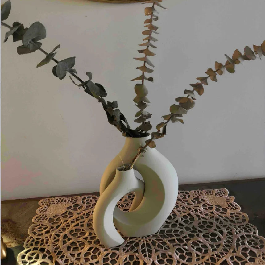 Hugging Vase Ornaments