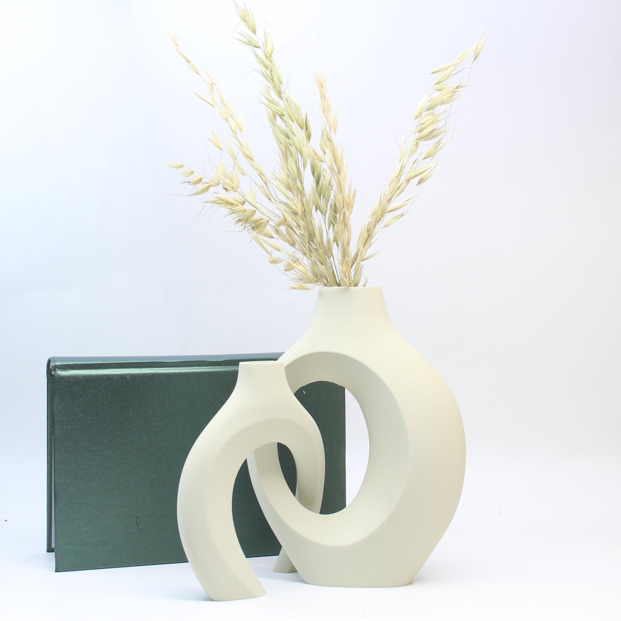 Hugging Vase Ornaments